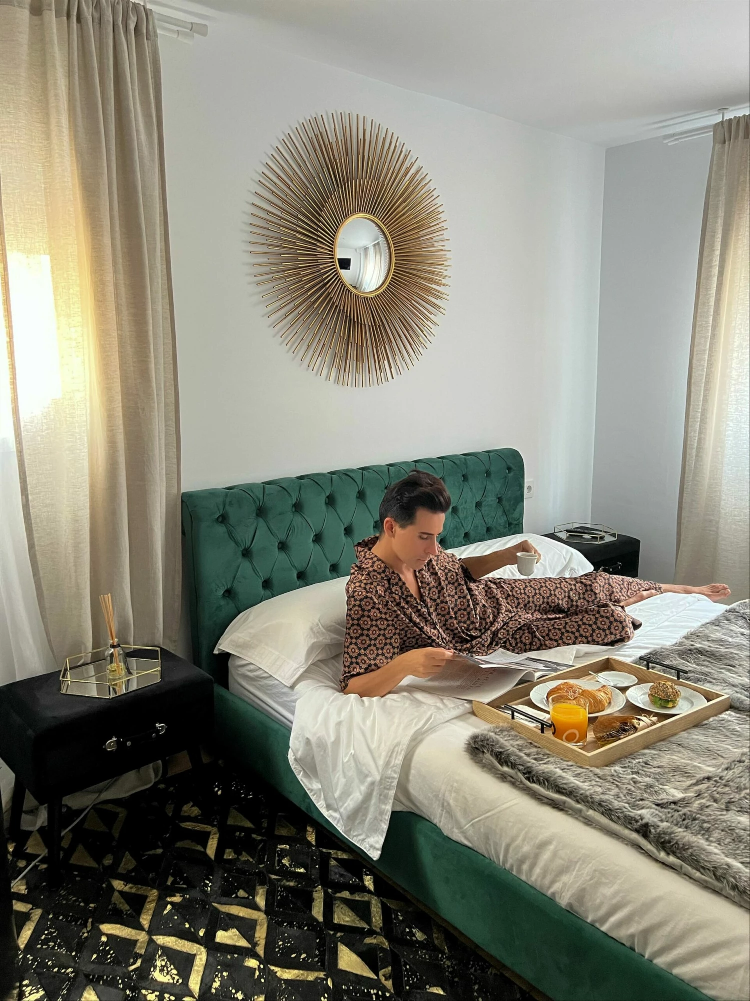 Velvet Bed Emerald Green AVALLON Various Sizes - Image 3